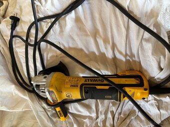 Bruska Dewalt 125mm dwe4357 - 2