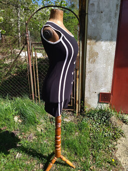 Krejčovská panna - figurína. - 2