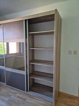 Šatní skříň - 2