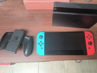 Prodám konzoli Nintendo switch OLED+ 3 hry. - 2