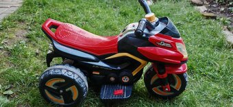 Dětská elektrická tříkolka. - 2