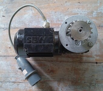 Elektromotor s převodovkou SEW - 2