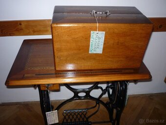 Starožitný lodičkový šicí stroj - KLENOTY S VŮNÍ OLEJE - 2