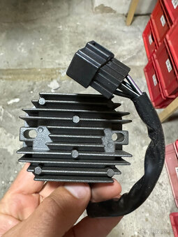 Regulátor dobíjení Suzuki GSXR 600 750 1000 1300 - 2