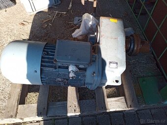 Převodovka s motorem prodám - 2