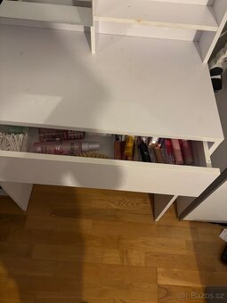 Toaletní stolek - 2