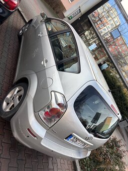 Toyota Corolla Verso - 2