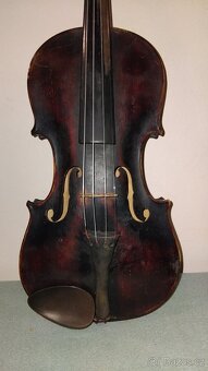 Housle s vyřezávanou hlavou - 2