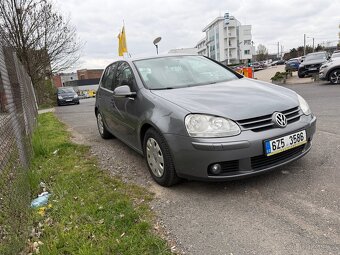 VW Golf V 1.6 - 2