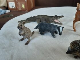 58.Zvířata zn. SCHLEICH, jelen, krokodýl atd - 2