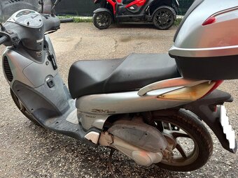 Honda SH 125i (2006) plexi, kufr, dobrá cena - 2