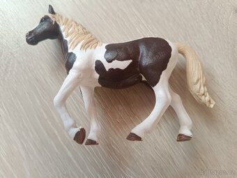 Figurka Schleich Pinto klisna 13830 - 2