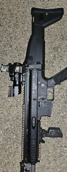 Airsoft Plynový SCAR od výrobce WE + příslušenství. - 2