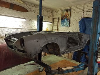 Naklápěcí kolébka - zvedák pro renovaci veterána. - 2