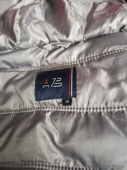 Dámská dívčí prošívaná zimní bunda s kapucí - 2