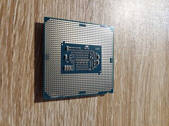 Intel i7 7700 - 2
