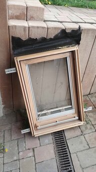 Okna střešní Velux dřevěná 3x - 2