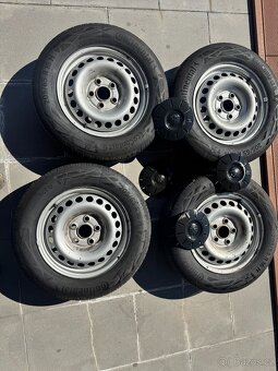 Plechové disky vč. letních pneu a POKLIČEK na VW T5,T6 - 2