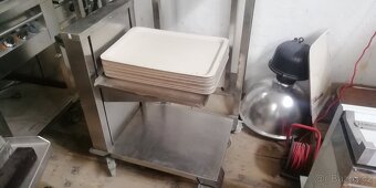 Vozík na tácy do jídelny atd. - 2