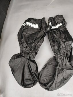 Prodej návleků na nohy do deště. - 2