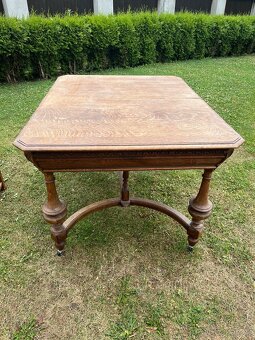 Masivní starožitný dřevěný rozkládací stůl s židlemi - 2