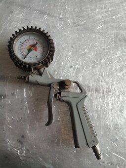 Vzduchová pistole s tlakoměrem - 2