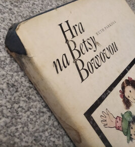 Hra na Betsy Bowovou - 2