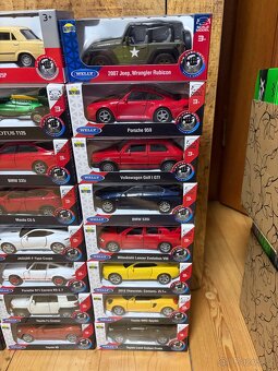 Modely aut welly 66 kusů - 2