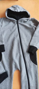 Teplákový dětský overal s kapucí - 2