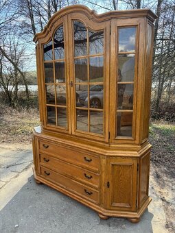 Masivní dubová vitrína se šuplíky - 2