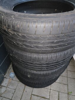 Letni pneu 215/60 R17 - 2