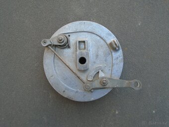 dvouklíčový brzdový štít - 2