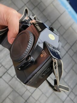 Kinofilmová zrcadlovka Canon EOS RT - 2