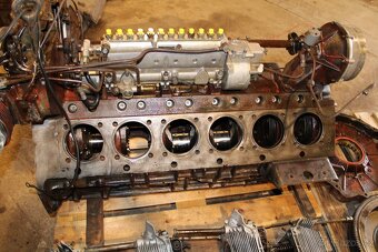 Tatra v12 biturbo motor - 2