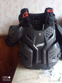 Leatt chest protektor - 2
