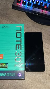 Mobilní telefon Infinix Note 30 PRO 8 GB / 256 GB černý - 2