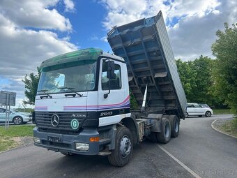 TŘÍSTRANNÝ SKLÁPĚČ MERCEDES ACTROS 2643 6x4, r.v.2002, - 2
