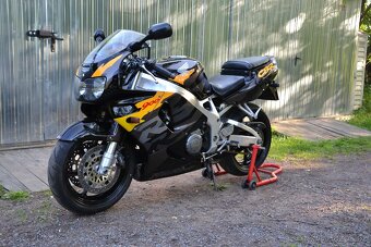Honda CBR 900RR Fireblade SC33 - 2