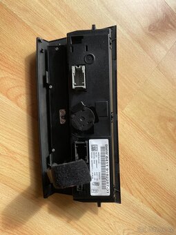 BMW E90/91 - panel klimatizace - 2