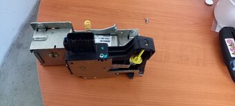 Zámek 5 dveří Ford Tranzit connect - 2