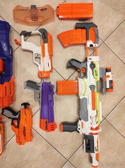 Nerf zbraně - plná taška - 2
