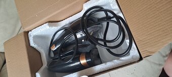 Prodám napařovač oděvů Orava Steameasy - 2