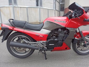 Kawasaki GPZ900r (TopGun) - 2