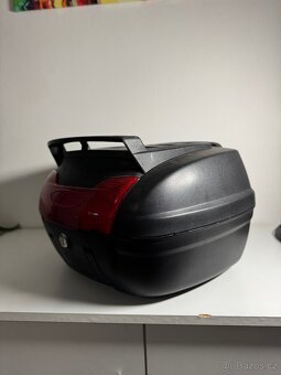 Univerzální motocyklový kufr s plotnou + 2 klíče - 2