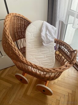 Proutěný košík na kolečkách - 2