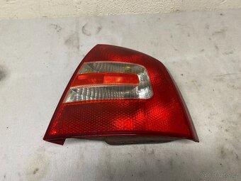 ŠKODA OCTAVIA 2 2004-2008 - PRAVÉ ZADNÍ SVĚTLO - 2