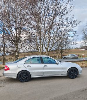 Mercedes-Benz E240 Manuál - 2