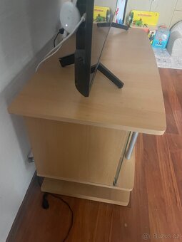 Stůl pod televizi - 2