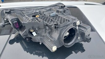 Superb III přední pravé světlo - 2