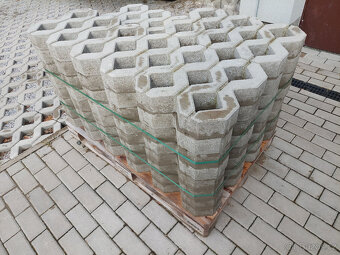 zatravnovací dlažba - 2